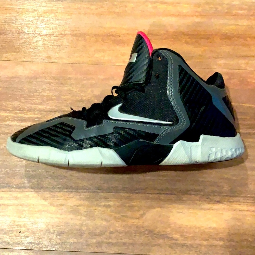 Nike Lebron 13 Basketball Sneakers